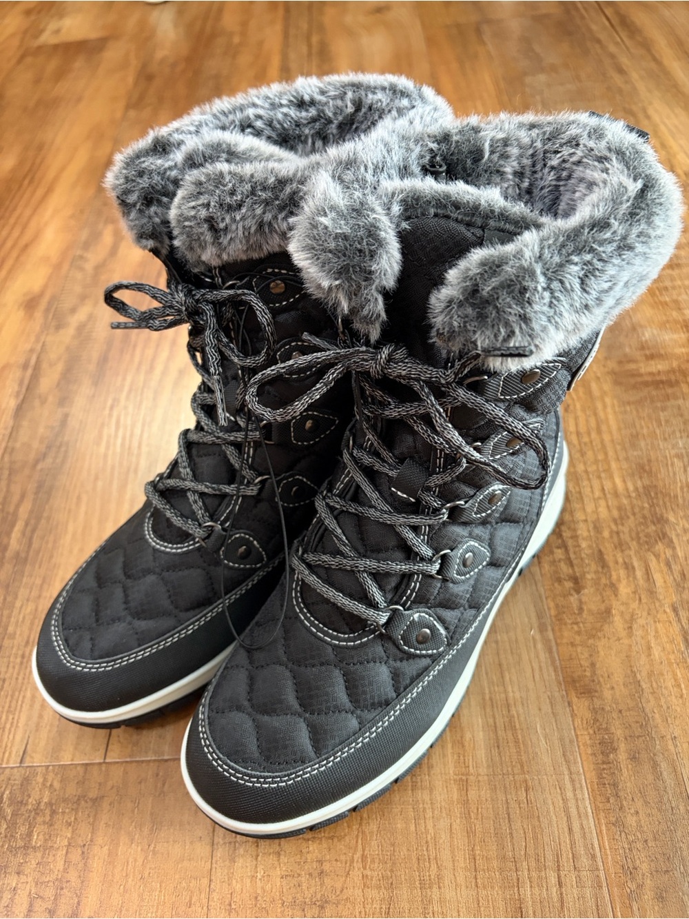 Eddie Bauer Sterling black quilted lace up winter boots with faux fur size 8
